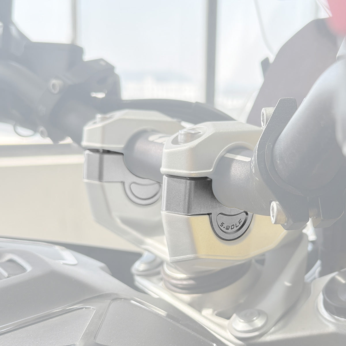 Base elevadora de manillar S-Wolf de 25 mm para BMW R1300GS / R1300GS Adventure — imagen 3