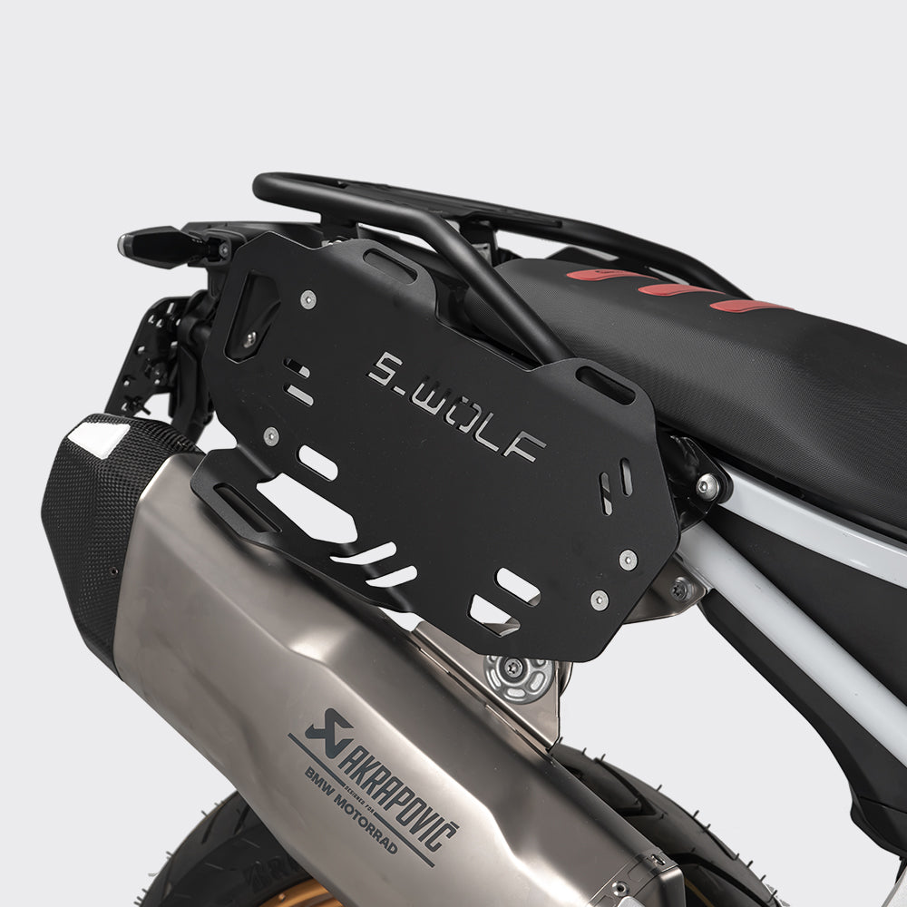 Panel de extensión S-WOLF para soporte de bolsas BMW F900GS, instalado