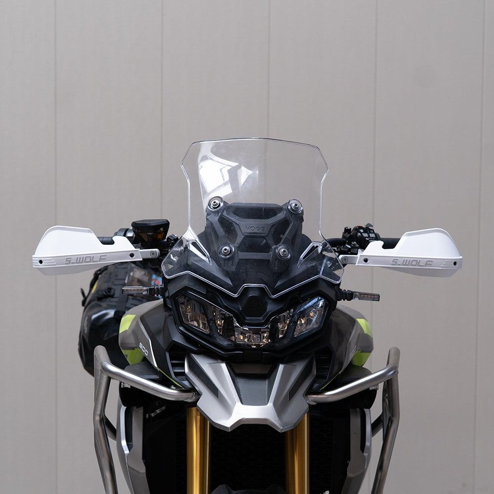 Protectores de manos S-WOLF estándar blancos montados en VOGE DS900X