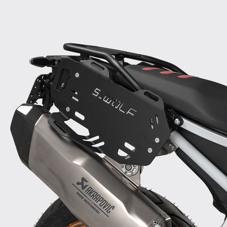 Panel de extensión S-WOLF para soporte de bolsas BMW F900GS, instalado