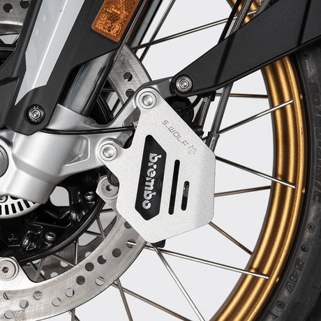 Protector S-WOLF de pinza de freno BMW F900GS, instalado lado derecho