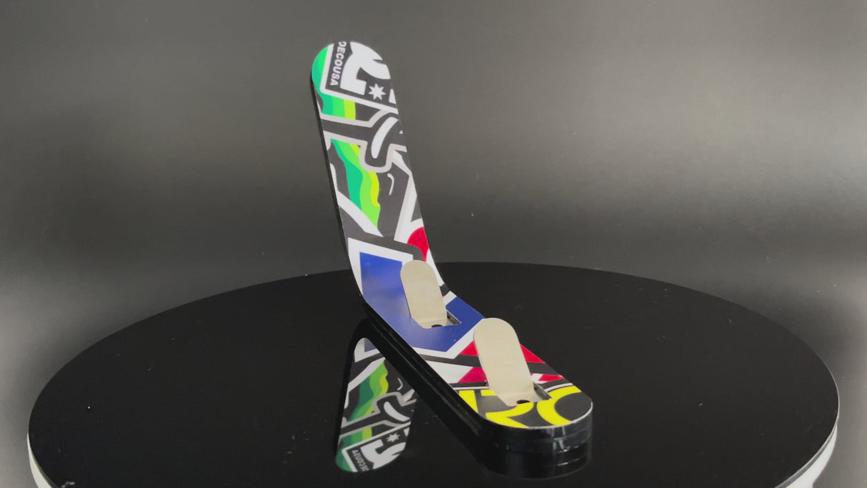 Soporte Minimalista para Casco en Acrílico – Diseño Inteligente