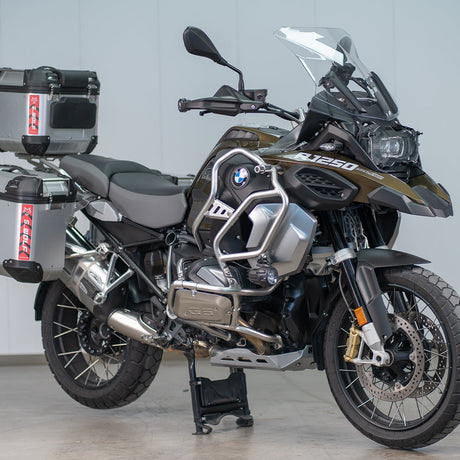 BMW R1250GS Adventure con refuerzo de defensas inferiores S-WOLF instalado