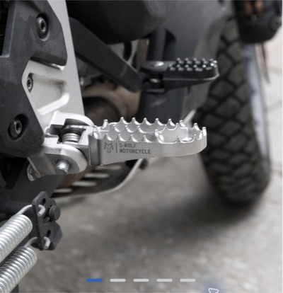 Estriberas fundidas S-WOLF para CFMOTO 450MT